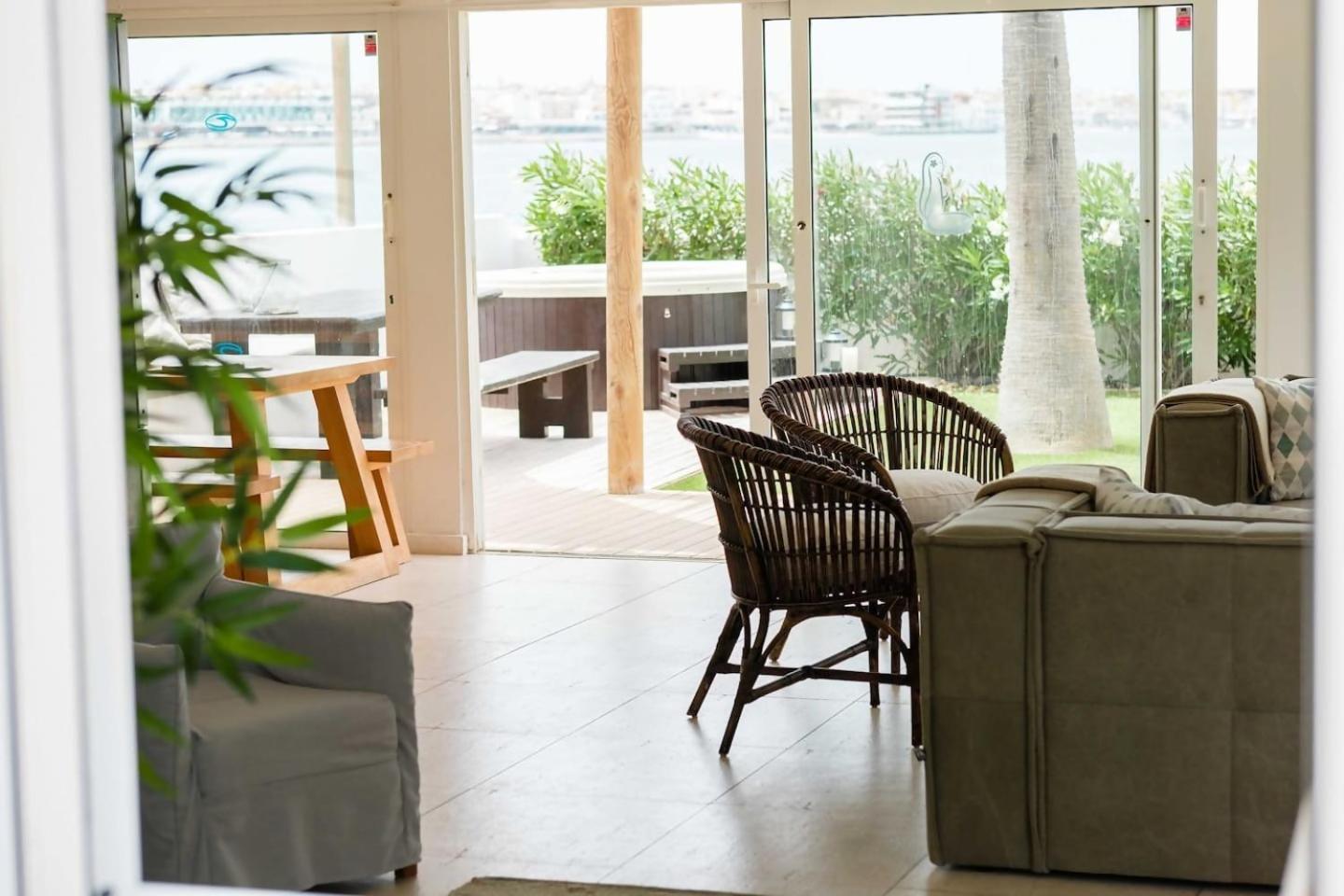 Villa Maluhia Frente Al Mar Y Jacuzzi Коралео Екстериор снимка